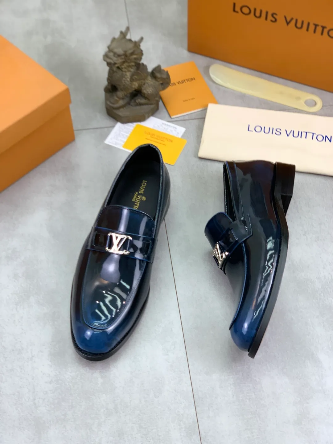 Men's shoes 💰P460💰[New model] Water-dyed cow lining 🆘 LV Louis Vuitton business leather shoes, made of original imported Italian 🇮🇹 calfskin, full cowhide lining, carefully handmade by professional shoemakers, the original version is specially designed for wear-resistant outsole. Standard code: 39-45 5️⃣color🉑️select